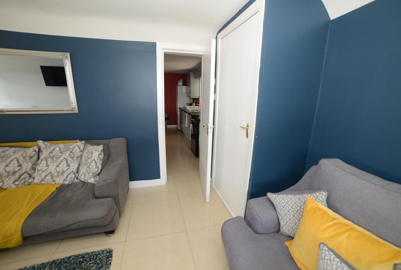 הוילה Notting Hill West In The Heart Of Westport Town מראה חיצוני תמונה